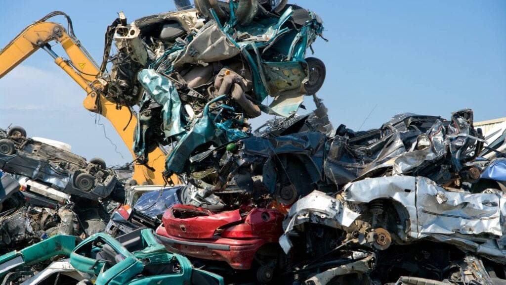 how does scrap car removal benefit the environment