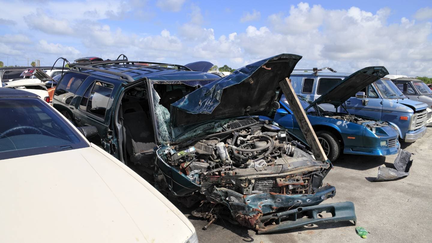 top reasons why you should consider junk car removal services 1
