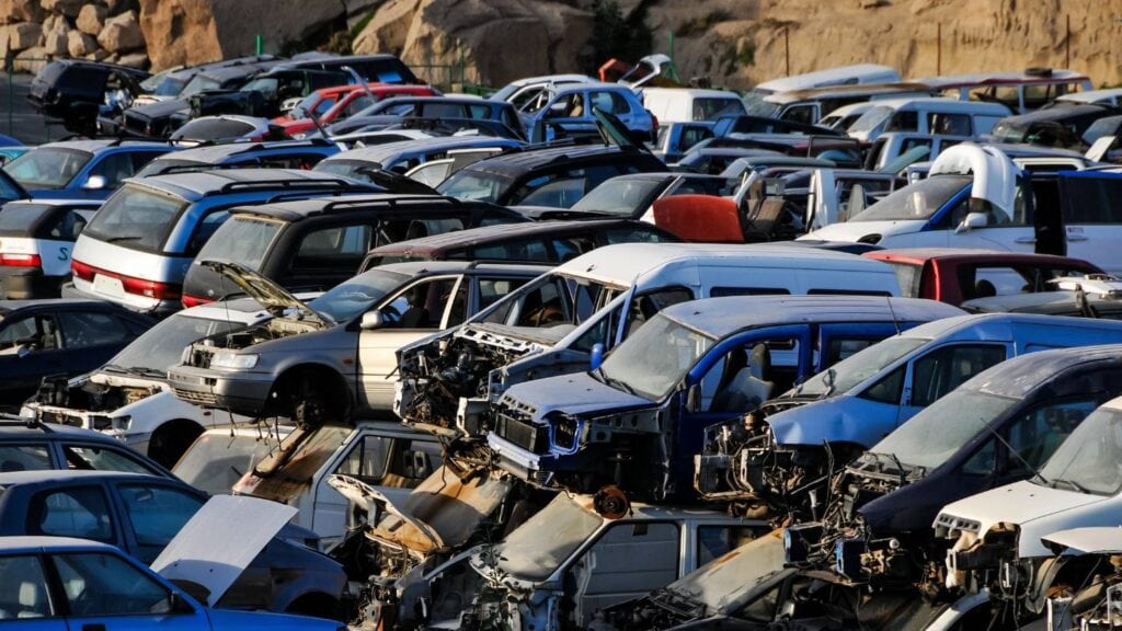 top reasons why you should consider junk car removal services