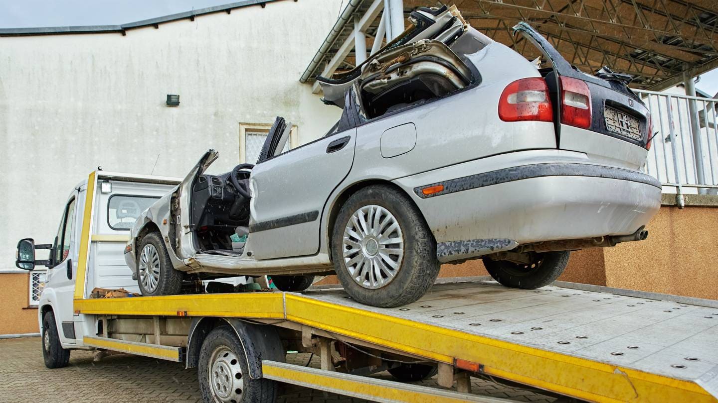 what you need to know before hiring a junk car removal service 2